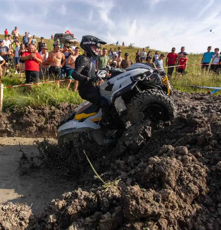 ATV quad sárban